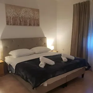 https://studio-apartment-calm-nature.hotelinzadar.com